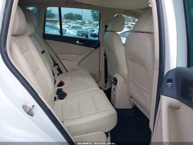 WVGAV7AX7FW592945 Volkswagen TIGUAN SE