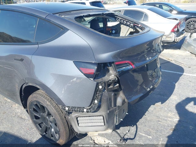 2022 Tesla Model Y Long Range Dual Motor All-wheel Drive მანქანა იყიდება აუქციონზე, vin: 7SAYGDEE7NF413894, აუქციონის ნომერი: 45996732