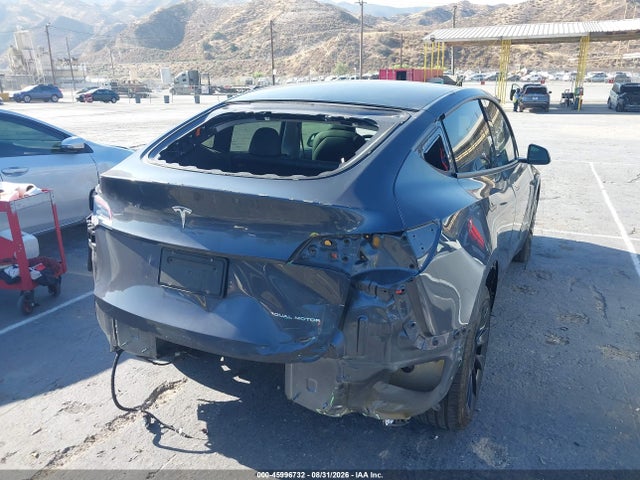 2022 Tesla Model Y Long Range Dual Motor All-wheel Drive მანქანა იყიდება აუქციონზე, vin: 7SAYGDEE7NF413894, აუქციონის ნომერი: 45996732