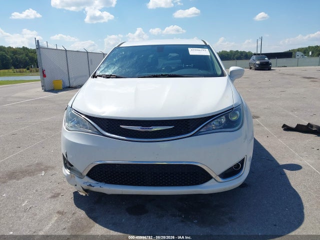 Продажа на аукционе авто 2018 Chrysler Pacifica Touring Plus, vin: 2C4RC1FG9JR279481, номер лота: 45996792