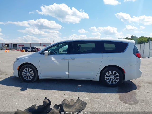 Продажа на аукционе авто 2018 Chrysler Pacifica Touring Plus, vin: 2C4RC1FG9JR279481, номер лота: 45996792