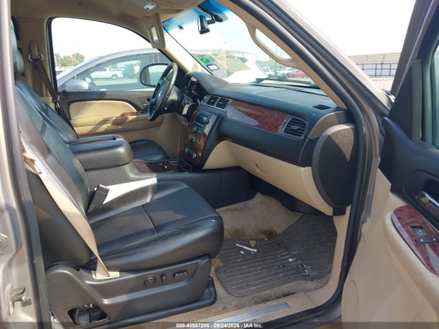 45997205 :رقم المزاد ، 1GNFC16067R261452 vin ، 2007 Chevrolet Suburban 1500 Lt مزاد بيع