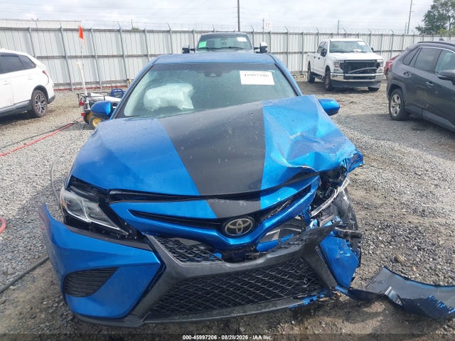45997206 :رقم المزاد ، 4T1B11HK1JU033306 vin ، 2018 Toyota Camry Se مزاد بيع