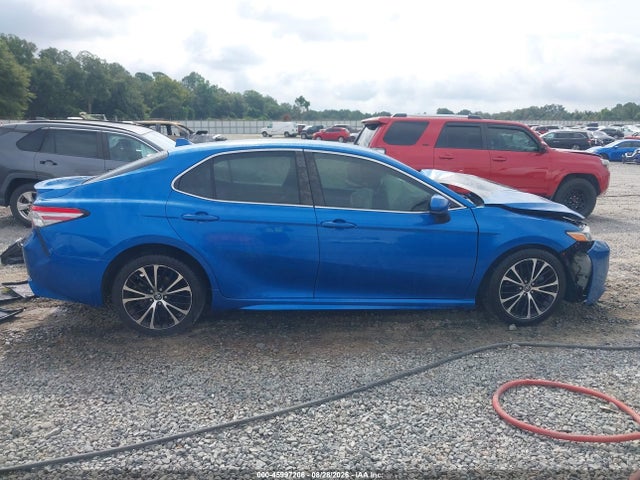 45997206 :رقم المزاد ، 4T1B11HK1JU033306 vin ، 2018 Toyota Camry Se مزاد بيع