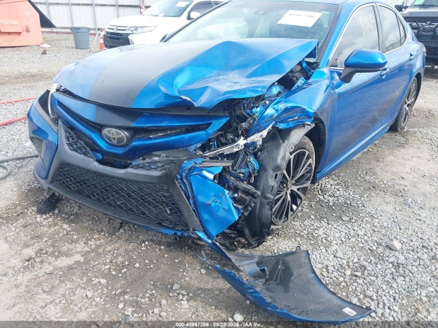 45997206 :رقم المزاد ، 4T1B11HK1JU033306 vin ، 2018 Toyota Camry Se مزاد بيع