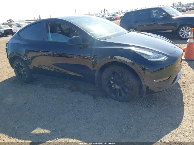 Продажа на аукционе авто 2021 Tesla Model Y Long Range Dual Motor All-wheel Drive, vin: 5YJYGDEE2MF218605, номер лота: 45997228