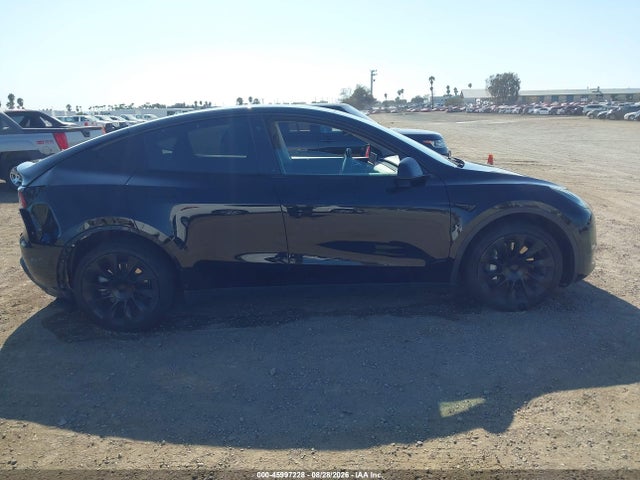 Продажа на аукционе авто 2021 Tesla Model Y Long Range Dual Motor All-wheel Drive, vin: 5YJYGDEE2MF218605, номер лота: 45997228