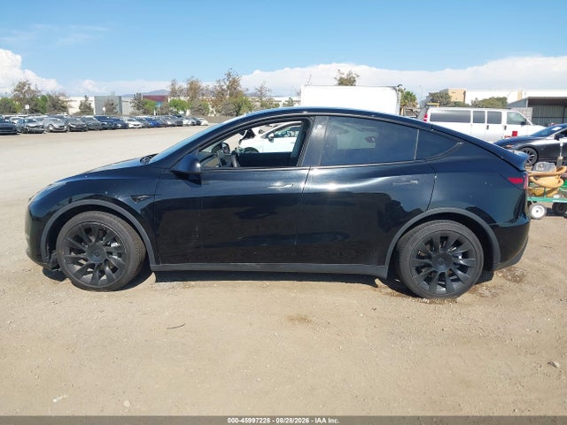 Продажа на аукционе авто 2021 Tesla Model Y Long Range Dual Motor All-wheel Drive, vin: 5YJYGDEE2MF218605, номер лота: 45997228