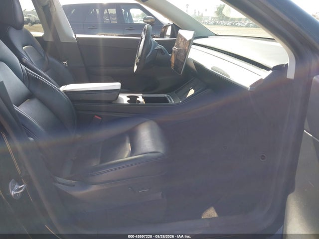 Продажа на аукционе авто 2021 Tesla Model Y Long Range Dual Motor All-wheel Drive, vin: 5YJYGDEE2MF218605, номер лота: 45997228