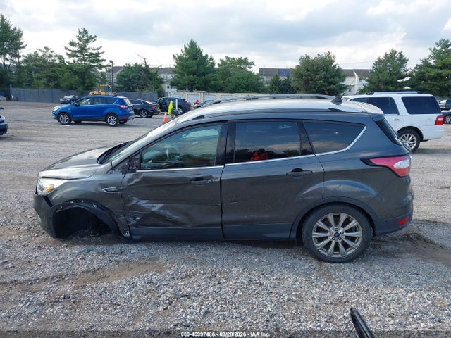45997486 :رقم المزاد ، 1FMCU9J98JUC44259 vin ، 2018 Ford Escape Titanium مزاد بيع