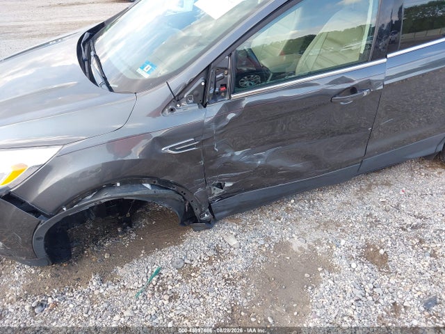 45997486 :رقم المزاد ، 1FMCU9J98JUC44259 vin ، 2018 Ford Escape Titanium مزاد بيع