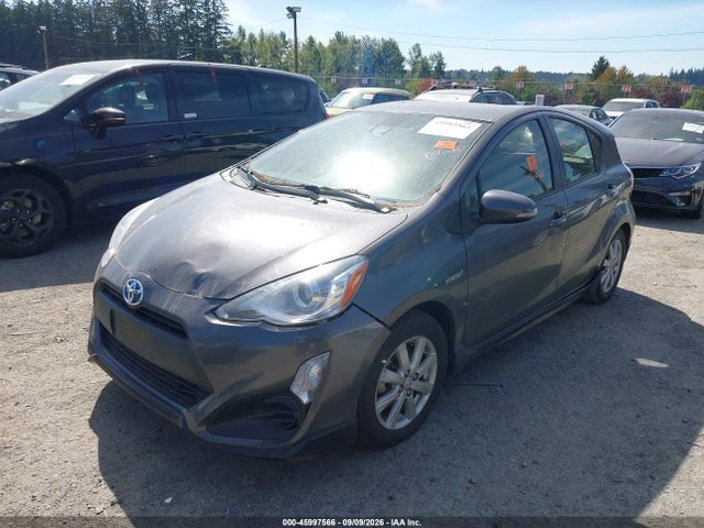 Toyota Prius C Two 2017 JTDKDTB31H1595887 Image 2