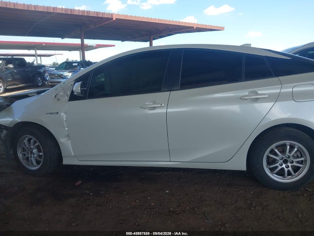 2016 Toyota Prius Two Eco მანქანა იყიდება აუქციონზე, vin: JTDKARFUXG3500969, აუქციონის ნომერი: 45997588