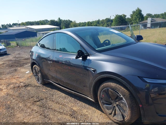 2026 Tesla Model Y All-wheel Drive/long Range Launch Series/premium All-wheel Drive მანქანა იყიდება აუქციონზე, vin: 7SAYGDEE4TA443185, აუქციონის ნომერი: 45997612