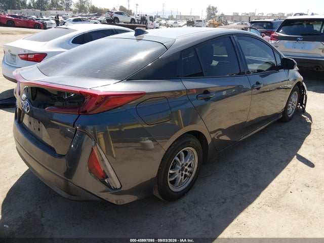 Toyota Prius Prime Plus 2018 JTDKARFP2J3079900 Image 4