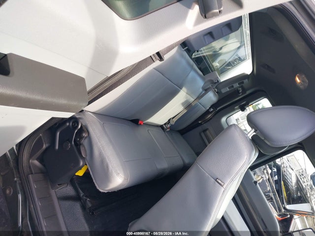 Ford F-350 Chassis Xl 2015 1FD8X3HT6FEA78028 Image 8