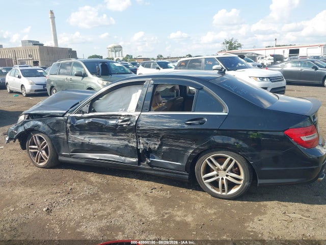 Продажа на аукционе авто 2012 Mercedes-benz C 300 Luxury 4matic/sport 4matic, vin: WDDGF8BB6CA684440, номер лота: 45998180