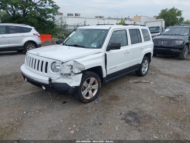 Jeep Patriot Latitude 2016 1C4NJRFB9GD587303 Image 2