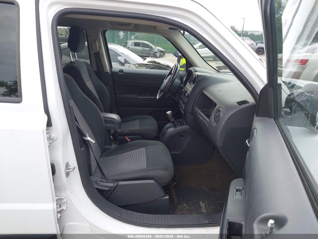 1C4NJRFB9GD587303 Jeep Patriot Latitude