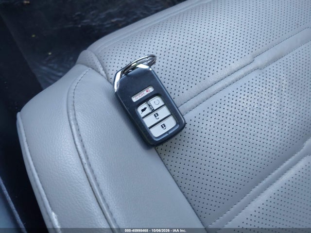 45998468 :رقم المزاد ، 2HKRW2H80HH611947 vin ، 2017 Honda Cr-v مزاد بيع