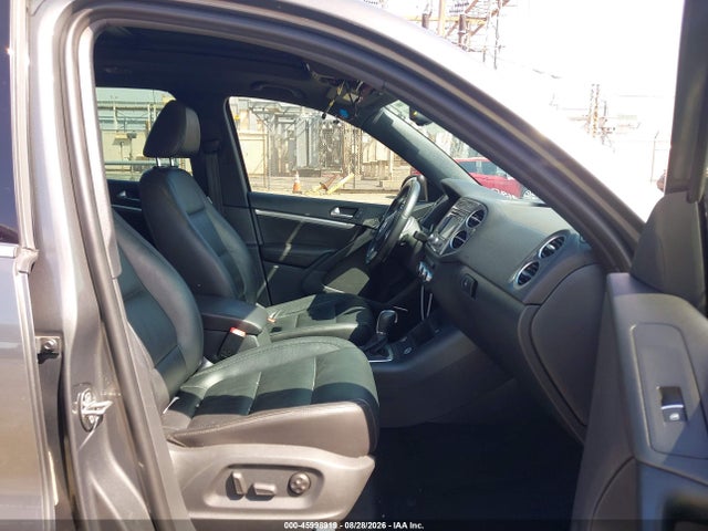 WVGAV3AX0EW546428 Volkswagen Tiguan R-line