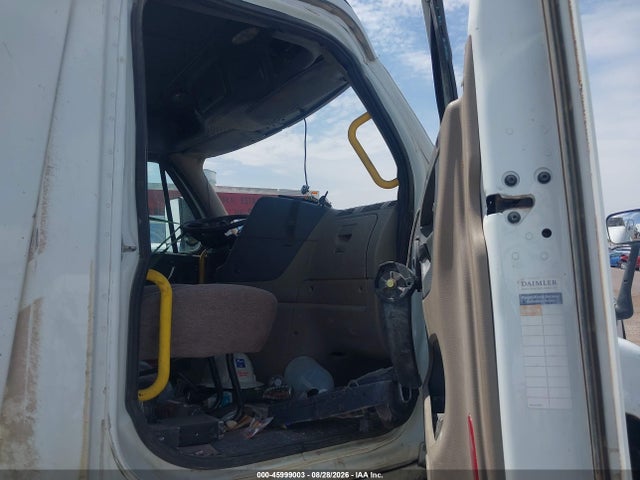 Продажа на аукционе авто 2018 Freightliner Cascadia 125, vin: 3AKJGEDR1JDJX4330, номер лота: 45999003