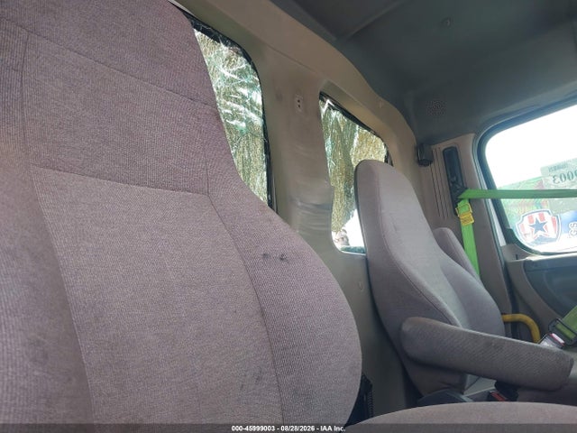 Продажа на аукционе авто 2018 Freightliner Cascadia 125, vin: 3AKJGEDR1JDJX4330, номер лота: 45999003