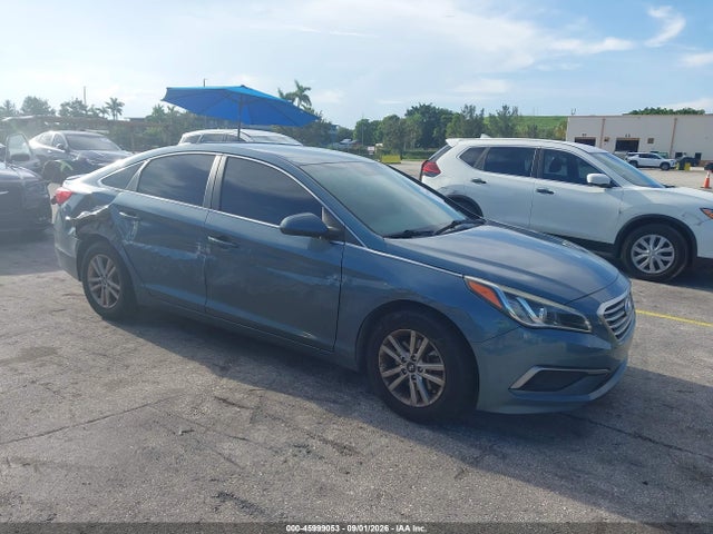 Auction sale of the 2017 Hyundai Sonata Se, vin: 5NPE24AF4HH565960, lot number: 45999053