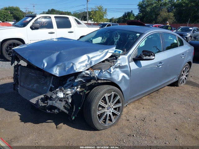 2018 Volvo S60 Inscription T5 მანქანა იყიდება აუქციონზე, vin: LYV402TKXJB172292, აუქციონის ნომერი: 45999342