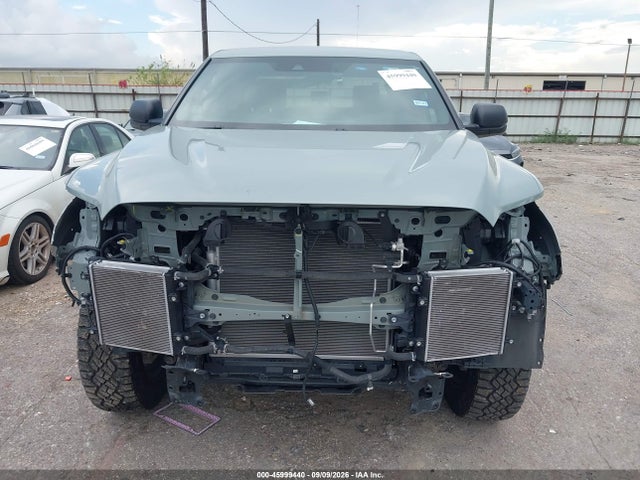 45999440 :رقم المزاد ، 5TFLA5DB6SX323773 vin ، 2025 Toyota Tundra Sr5 مزاد بيع