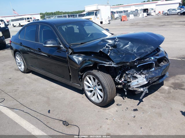 45999691 :رقم المزاد ، WBA8A9C53JAD26933 vin ، 2018 Bmw 320i مزاد بيع