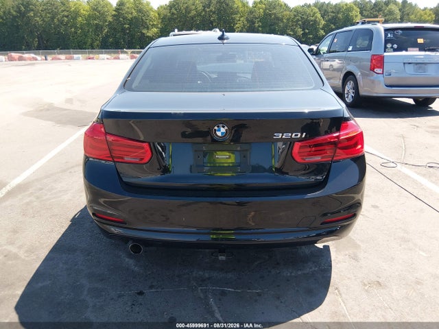 45999691 :رقم المزاد ، WBA8A9C53JAD26933 vin ، 2018 Bmw 320i مزاد بيع