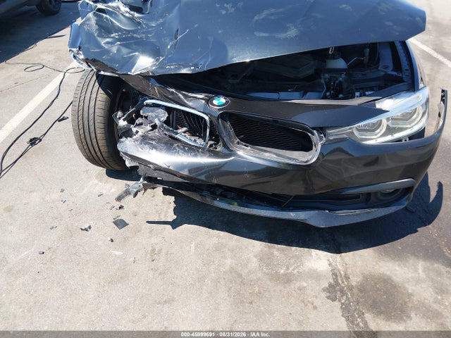 45999691 :رقم المزاد ، WBA8A9C53JAD26933 vin ، 2018 Bmw 320i مزاد بيع