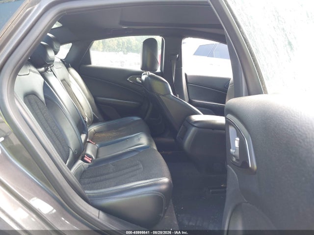 45999841 :رقم المزاد ، 1C3CCCBG5FN569782 vin ، 2015 Chrysler 200 S مزاد بيع