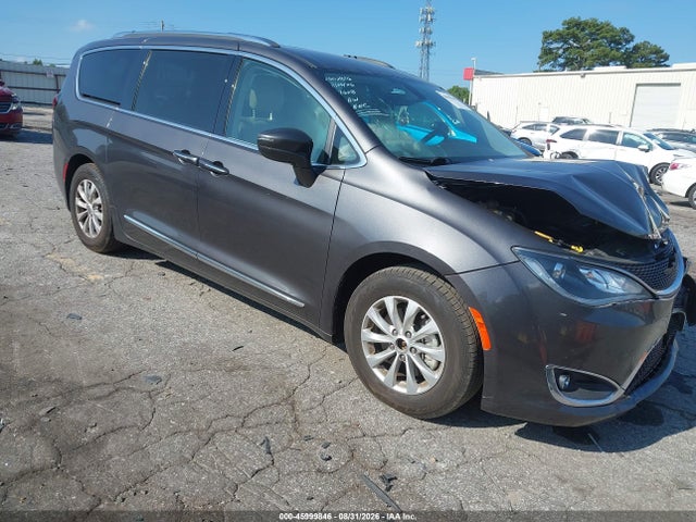 45999846 :رقم المزاد ، 2C4RC1EG6JR289628 vin ، 2018 Chrysler Pacifica Touring L Plus مزاد بيع
