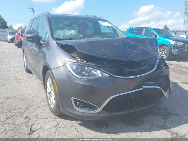 45999846 :رقم المزاد ، 2C4RC1EG6JR289628 vin ، 2018 Chrysler Pacifica Touring L Plus مزاد بيع