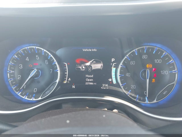 45999846 :رقم المزاد ، 2C4RC1EG6JR289628 vin ، 2018 Chrysler Pacifica Touring L Plus مزاد بيع