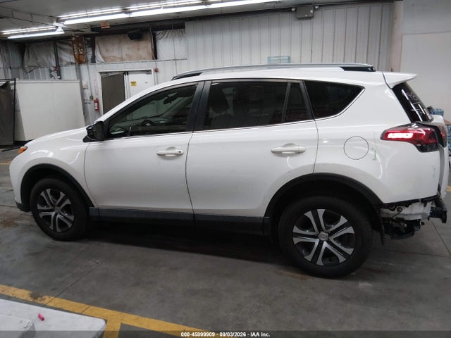 Toyota RAV4 LE 2018 JTMZFREV5JJ188573 Image 14