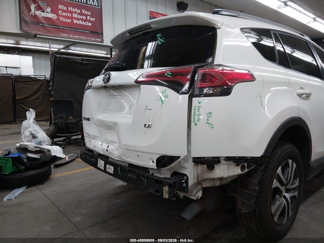 Toyota RAV4 LE 2018 JTMZFREV5JJ188573 Image 17