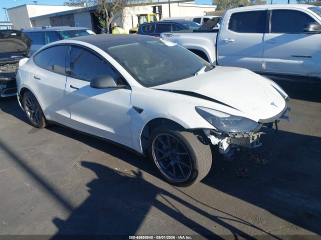 2021 Tesla Model 3 Long Range Dual Motor All-wheel Drive მანქანა იყიდება აუქციონზე, vin: 5YJ3E1EB4MF879010, აუქციონის ნომერი: 45999940