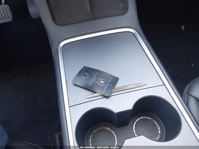45999940 :رقم المزاد ، 5YJ3E1EB4MF879010 vin ، 2021 Tesla Model 3 Long Range Dual Motor All-wheel Drive مزاد بيع
