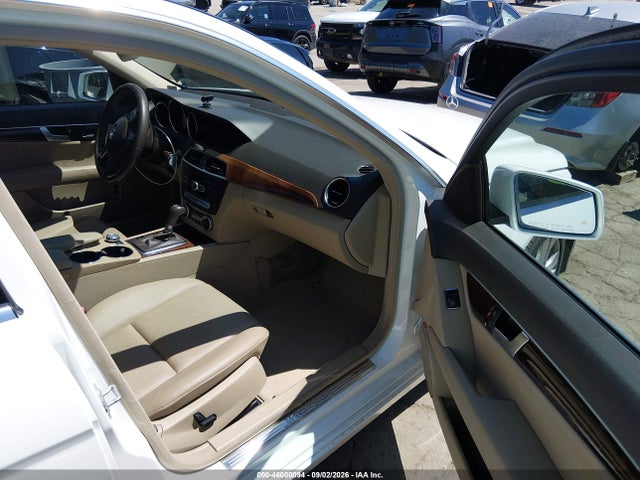 WDDGF4HB5EG254818 Mercedes-Benz C 250 Luxury