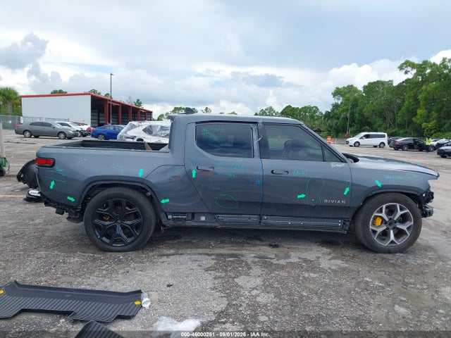 Rivian R1t Adventure 2022 7FCTGAAAXNN006270 Image 14