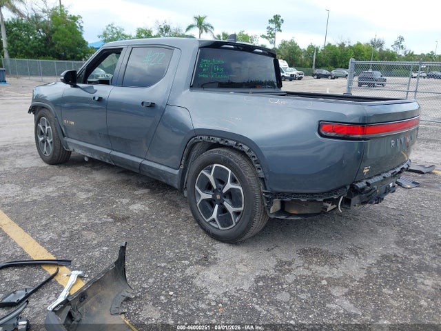 Rivian R1t Adventure 2022 7FCTGAAAXNN006270 Image 3
