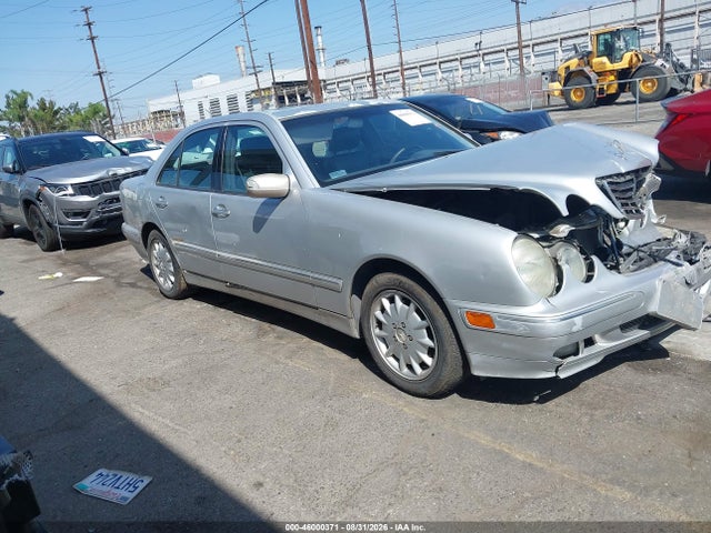 46000371 :رقم المزاد ، WDBJF65J8YB138598 vin ، 2000 Mercedes-benz E 320 مزاد بيع