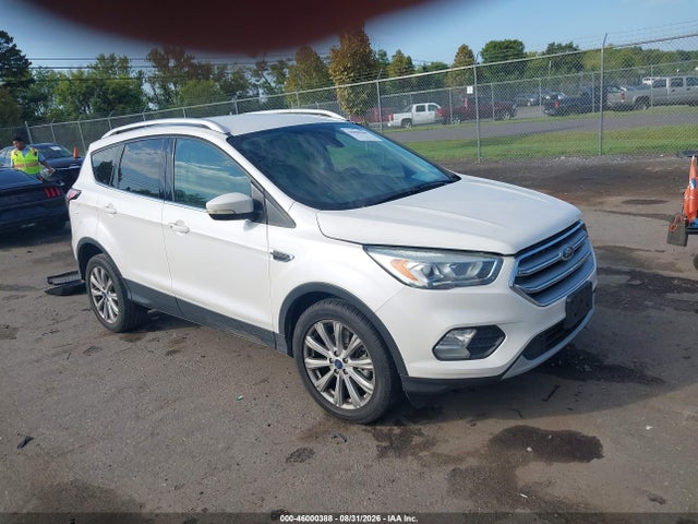 46000388 :رقم المزاد ، 1FMCU9J98HUD82121 vin ، 2017 Ford Escape Titanium مزاد بيع