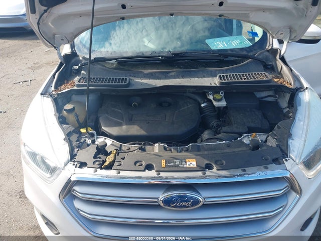 46000388 :رقم المزاد ، 1FMCU9J98HUD82121 vin ، 2017 Ford Escape Titanium مزاد بيع