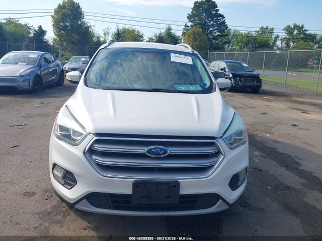 46000388 :رقم المزاد ، 1FMCU9J98HUD82121 vin ، 2017 Ford Escape Titanium مزاد بيع