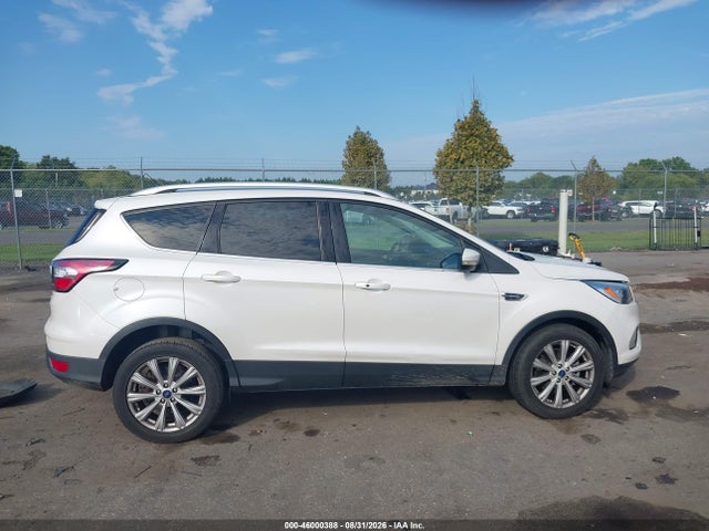 46000388 :رقم المزاد ، 1FMCU9J98HUD82121 vin ، 2017 Ford Escape Titanium مزاد بيع