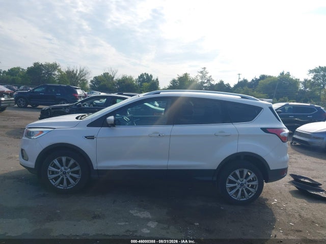 46000388 :رقم المزاد ، 1FMCU9J98HUD82121 vin ، 2017 Ford Escape Titanium مزاد بيع
